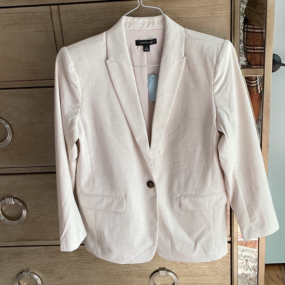 Ann Taylor Light Beige Blazer,size 8p,new